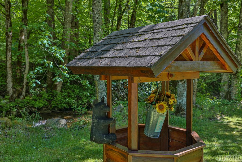 Highlands, North Carolina 28741, United States, 3 Bedrooms Bedrooms, ,3 BathroomsBathrooms,Residential,Active,81831