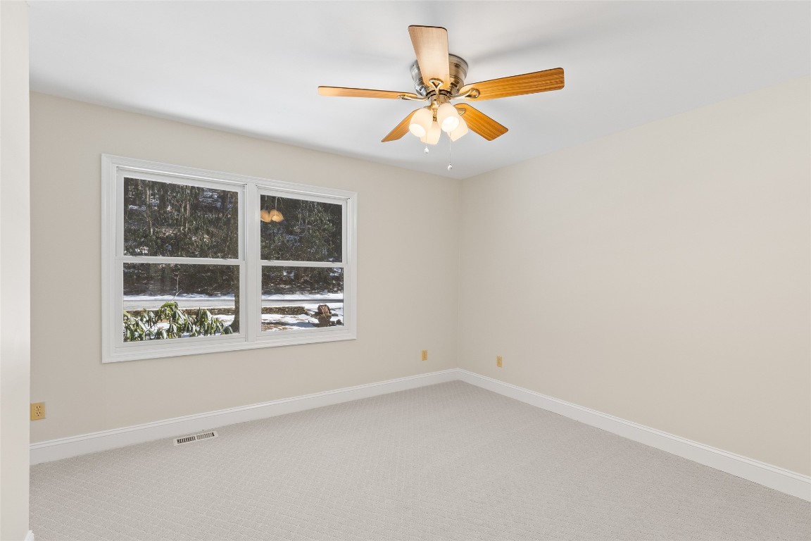 Highlands, North Carolina 28741, United States, 3 Bedrooms Bedrooms, ,3 BathroomsBathrooms,Residential,Pending,11353