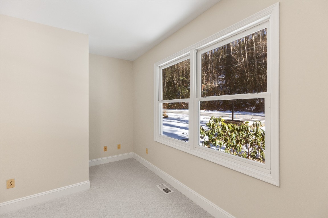 Highlands, North Carolina 28741, United States, 3 Bedrooms Bedrooms, ,3 BathroomsBathrooms,Residential,Pending,11353