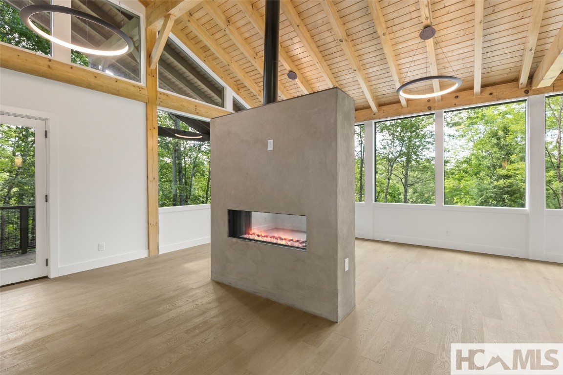 Scaly Mountain, North Carolina 28775, United States, 2 Bedrooms Bedrooms, ,2 BathroomsBathrooms,Residential,Active,250381