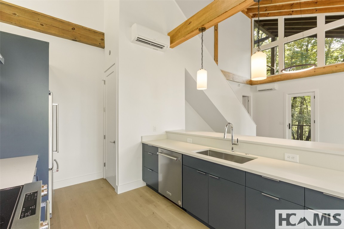 Scaly Mountain, North Carolina 28775, United States, 2 Bedrooms Bedrooms, ,2 BathroomsBathrooms,Residential,Active,250381