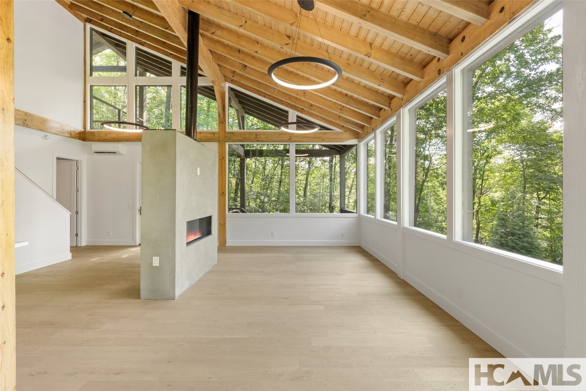 Scaly Mountain, North Carolina 28775, United States, 2 Bedrooms Bedrooms, ,2 BathroomsBathrooms,Residential,Active,250381