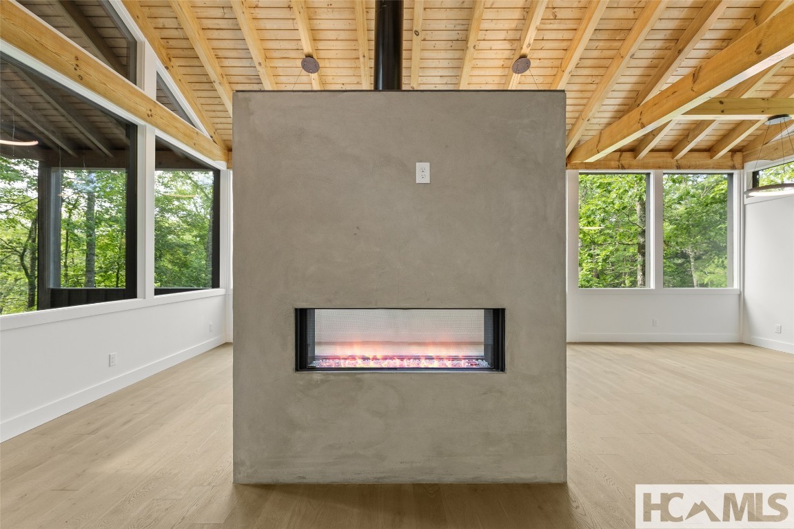 Scaly Mountain, North Carolina 28775, United States, 2 Bedrooms Bedrooms, ,2 BathroomsBathrooms,Residential,Active,250381