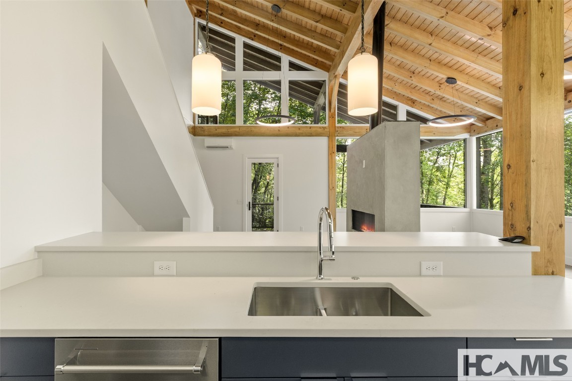 Scaly Mountain, North Carolina 28775, United States, 2 Bedrooms Bedrooms, ,2 BathroomsBathrooms,Residential,Active,250381