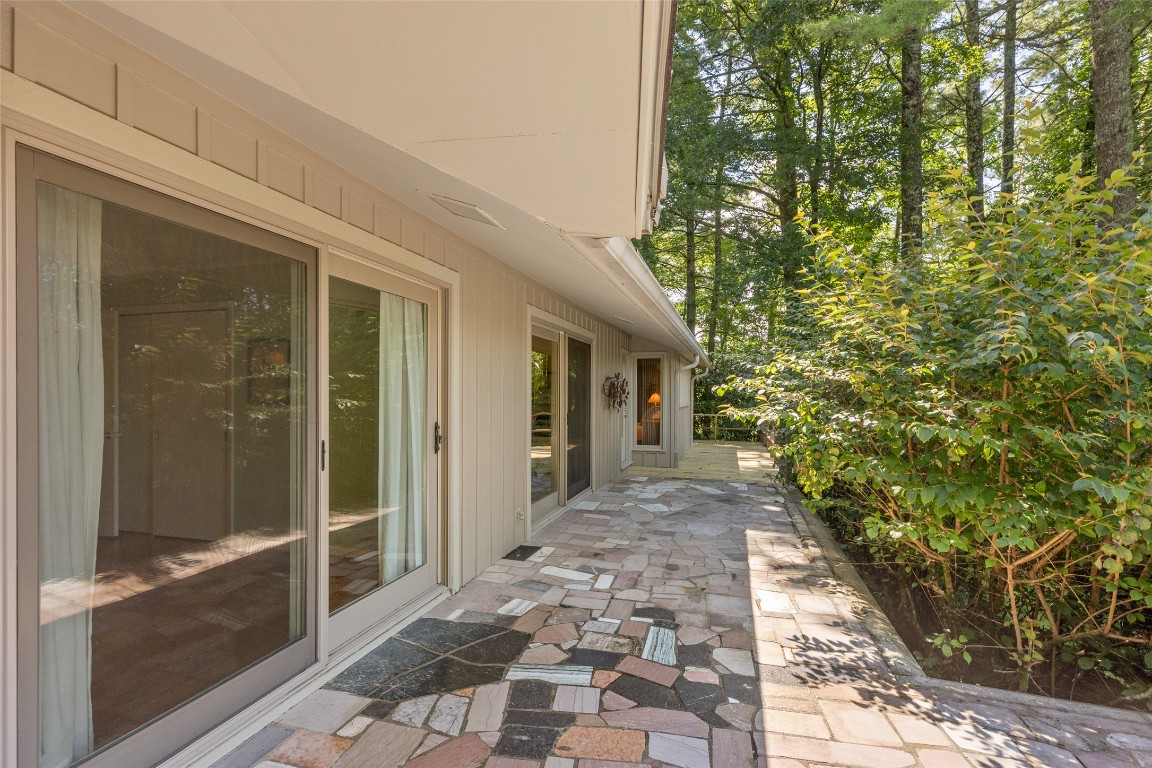 Highlands, North Carolina 28741, United States, 4 Bedrooms Bedrooms, ,3 BathroomsBathrooms,Residential,Active,216666