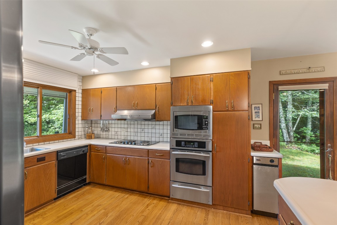 Highlands, North Carolina 28741, United States, 4 Bedrooms Bedrooms, ,3 BathroomsBathrooms,Residential,Active,216666