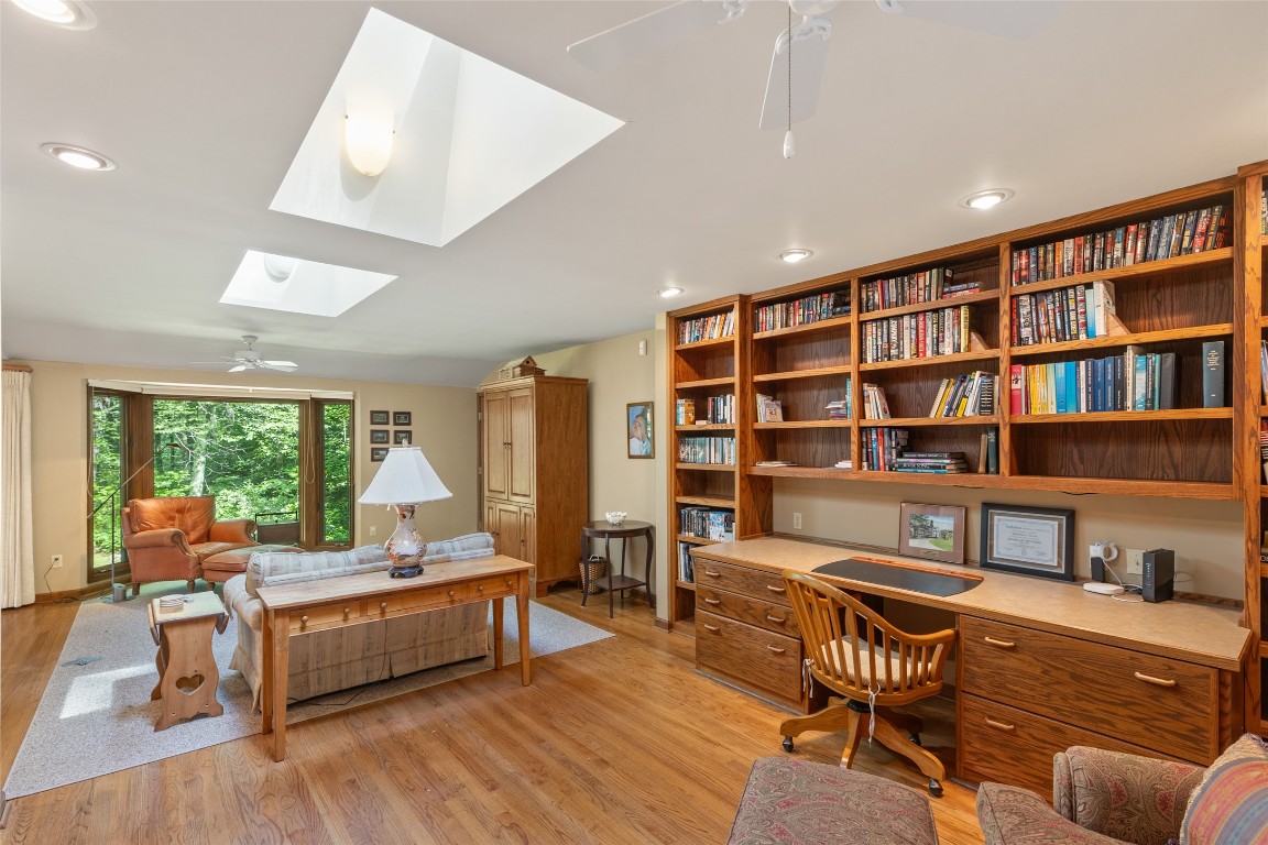 Highlands, North Carolina 28741, United States, 4 Bedrooms Bedrooms, ,3 BathroomsBathrooms,Residential,Active,216666