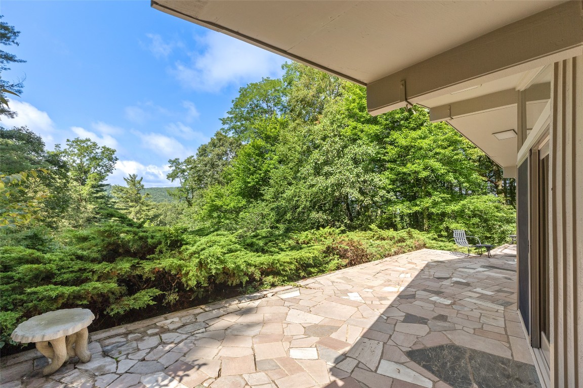 Highlands, North Carolina 28741, United States, 4 Bedrooms Bedrooms, ,3 BathroomsBathrooms,Residential,Active,216666