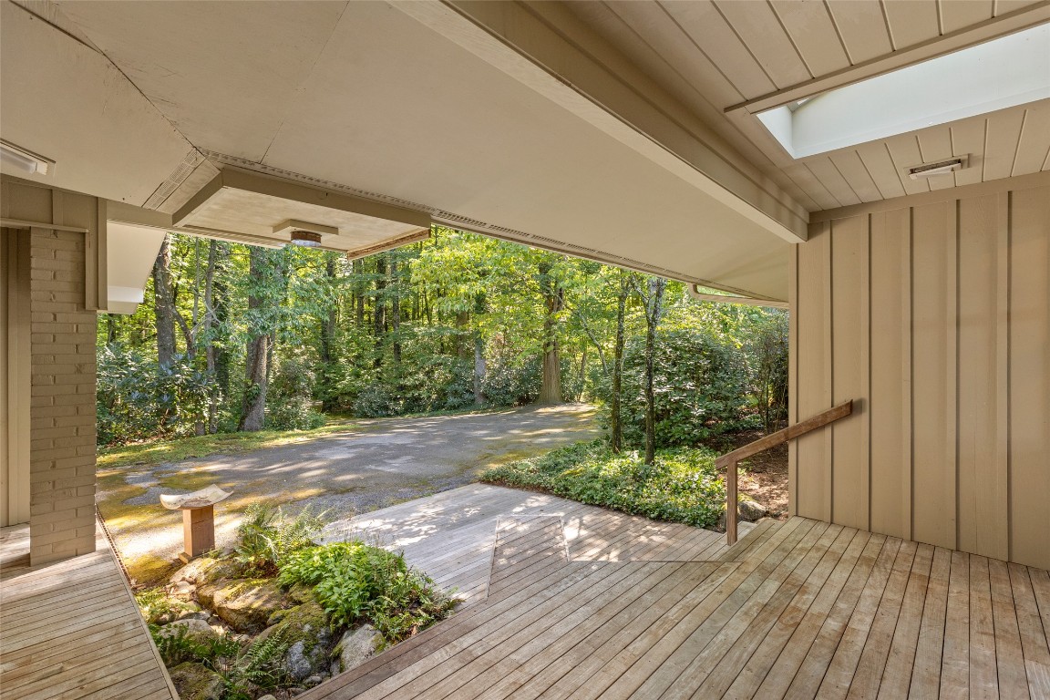 Highlands, North Carolina 28741, United States, 4 Bedrooms Bedrooms, ,3 BathroomsBathrooms,Residential,Active,216666