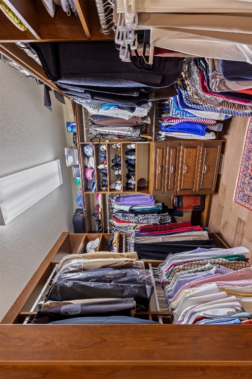 Highlands, North Carolina 28741, United States, 3 Bedrooms Bedrooms, ,3 BathroomsBathrooms,Residential,Pending,200037