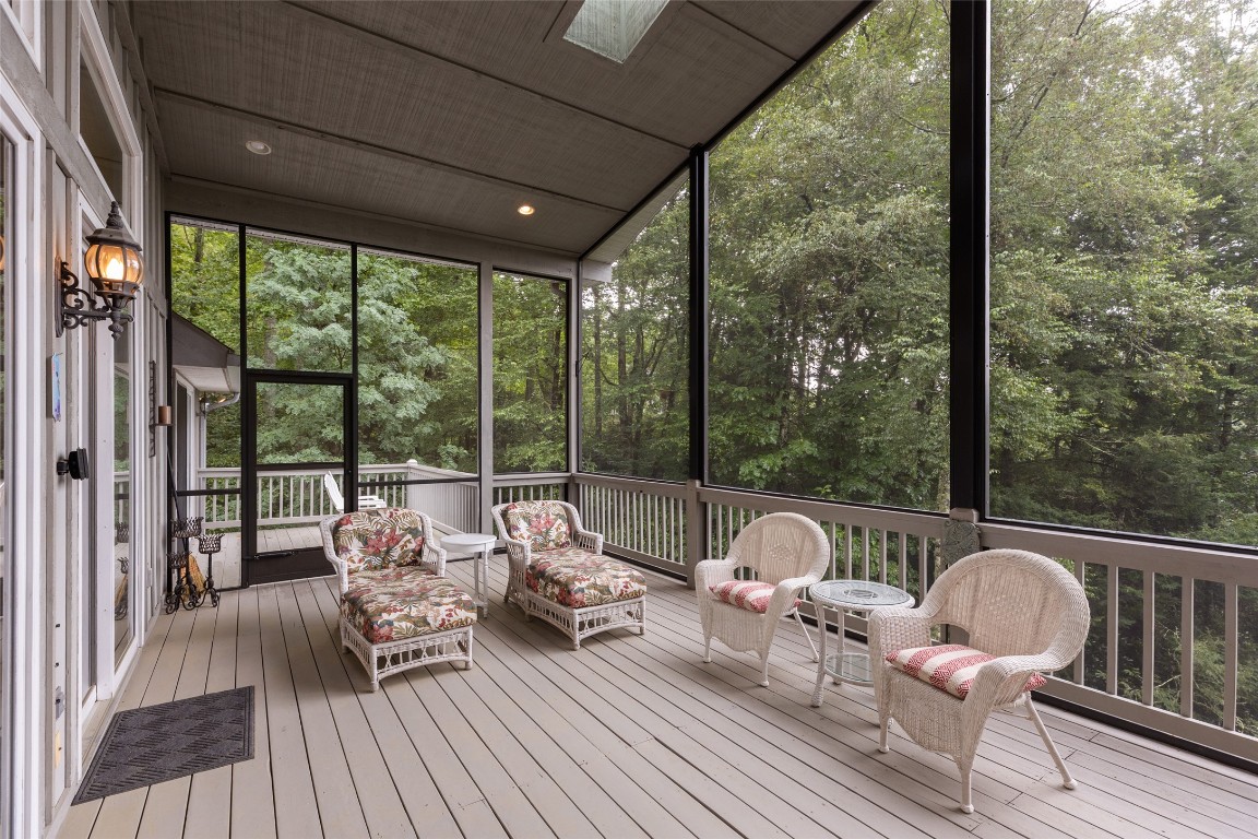 Highlands, North Carolina 28741, United States, 3 Bedrooms Bedrooms, ,3 BathroomsBathrooms,Residential,Pending,200037