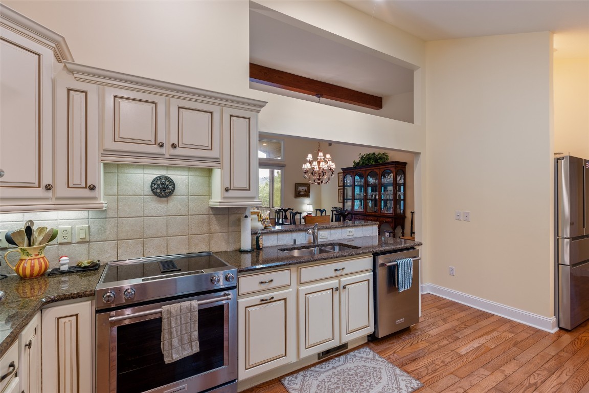 Highlands, North Carolina 28741, United States, 3 Bedrooms Bedrooms, ,3 BathroomsBathrooms,Residential,Pending,200037