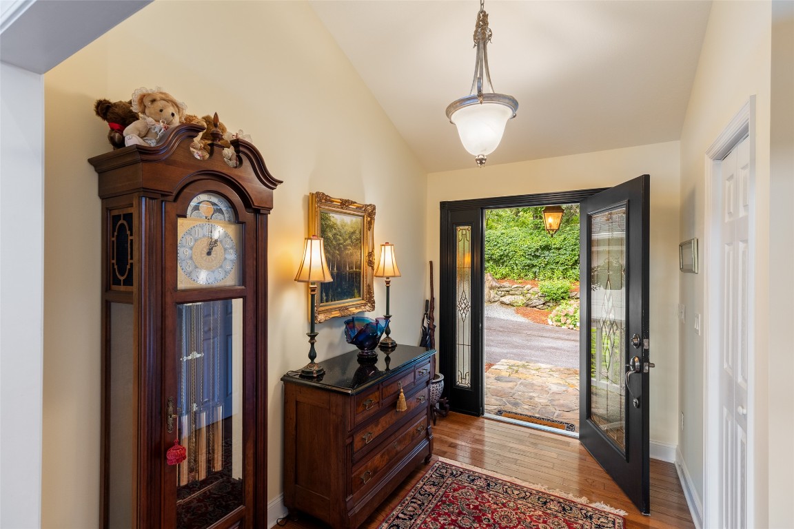 Highlands, North Carolina 28741, United States, 3 Bedrooms Bedrooms, ,3 BathroomsBathrooms,Residential,Pending,200037