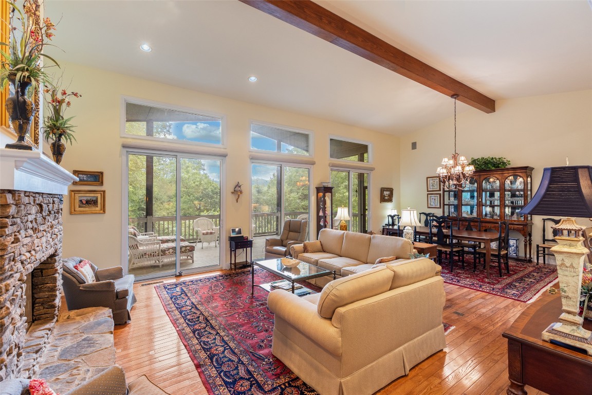 Highlands, North Carolina 28741, United States, 3 Bedrooms Bedrooms, ,3 BathroomsBathrooms,Residential,Pending,200037