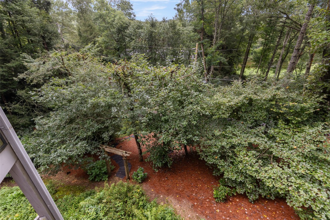 Highlands, North Carolina 28741, United States, 3 Bedrooms Bedrooms, ,3 BathroomsBathrooms,Residential,Pending,200037