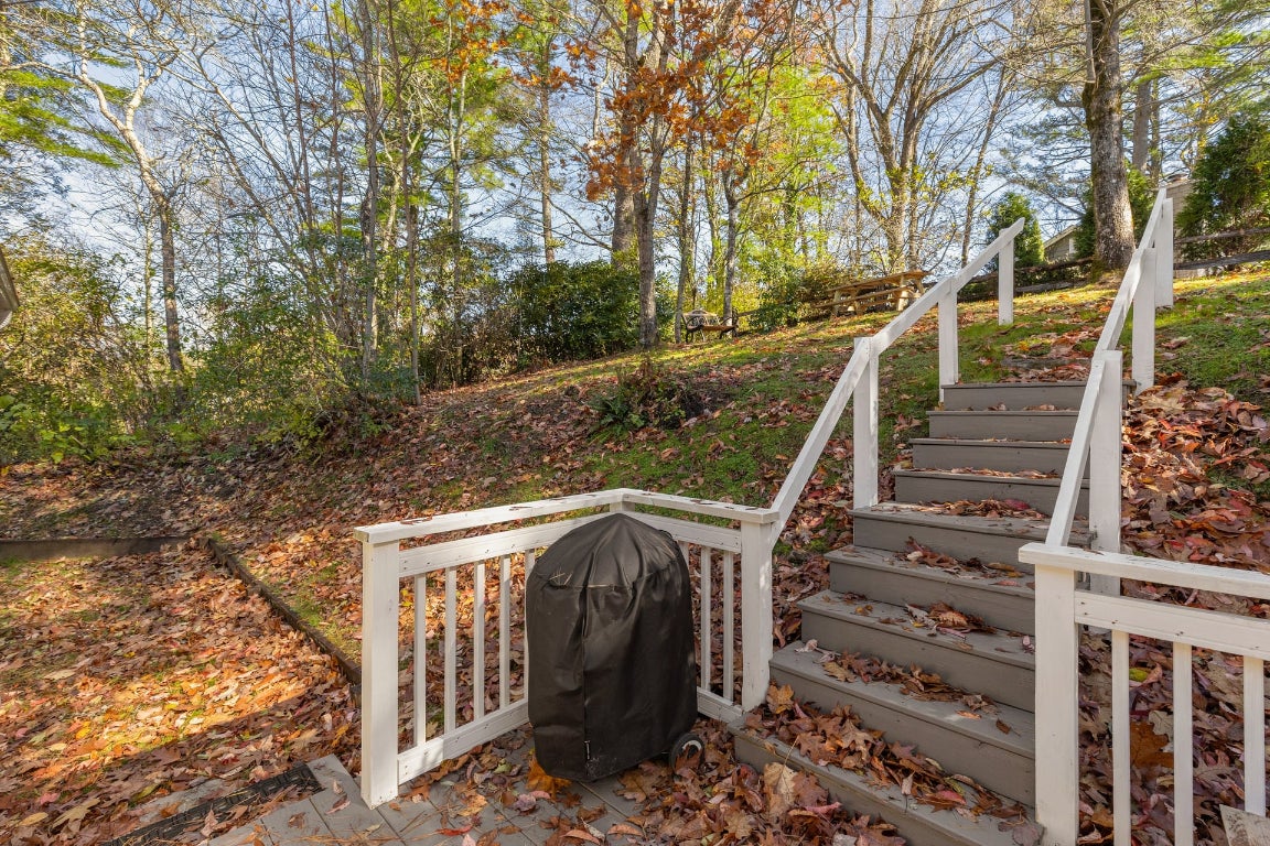 Highlands, North Carolina 28741, United States, 3 Bedrooms Bedrooms, ,2 BathroomsBathrooms,Residential,Active,238773