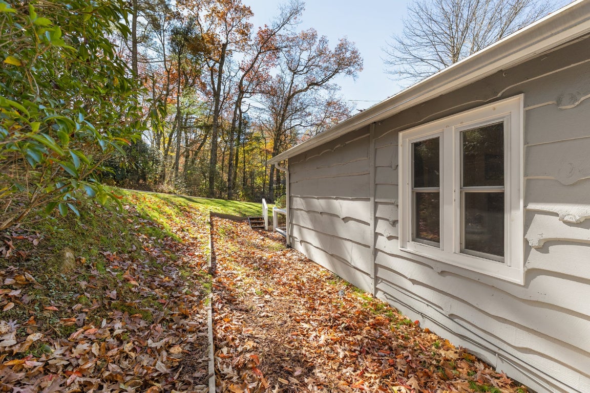 Highlands, North Carolina 28741, United States, 3 Bedrooms Bedrooms, ,2 BathroomsBathrooms,Residential,Active,238773