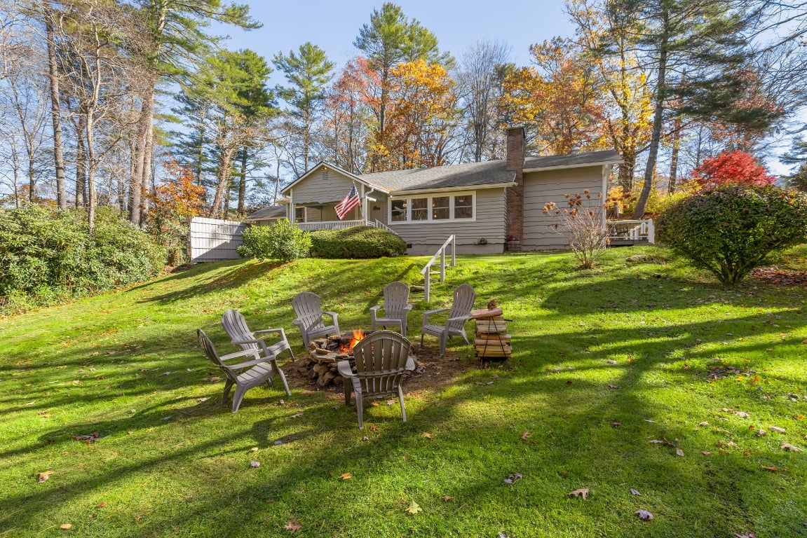 Highlands, North Carolina 28741, United States, 3 Bedrooms Bedrooms, ,2 BathroomsBathrooms,Residential,Active,238773