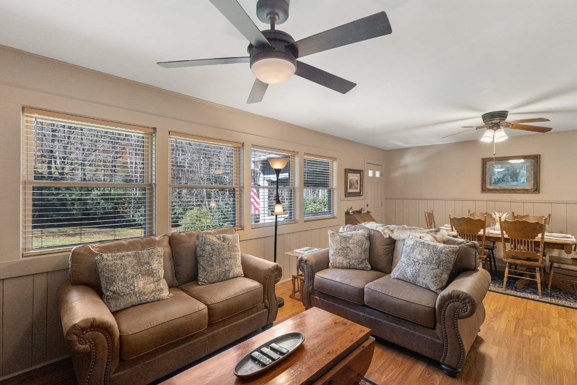 Highlands, North Carolina 28741, United States, 3 Bedrooms Bedrooms, ,2 BathroomsBathrooms,Residential,Active,238773