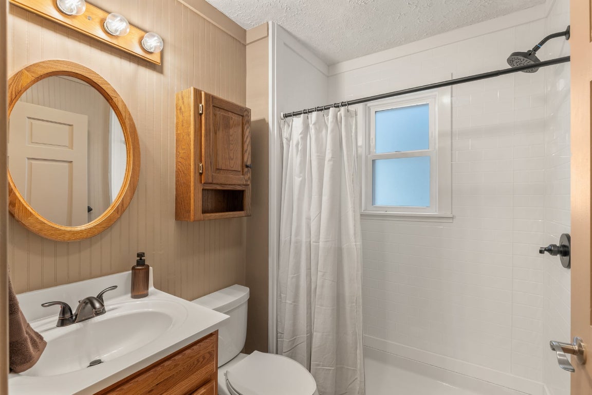 Highlands, North Carolina 28741, United States, 3 Bedrooms Bedrooms, ,2 BathroomsBathrooms,Residential,Active,238773