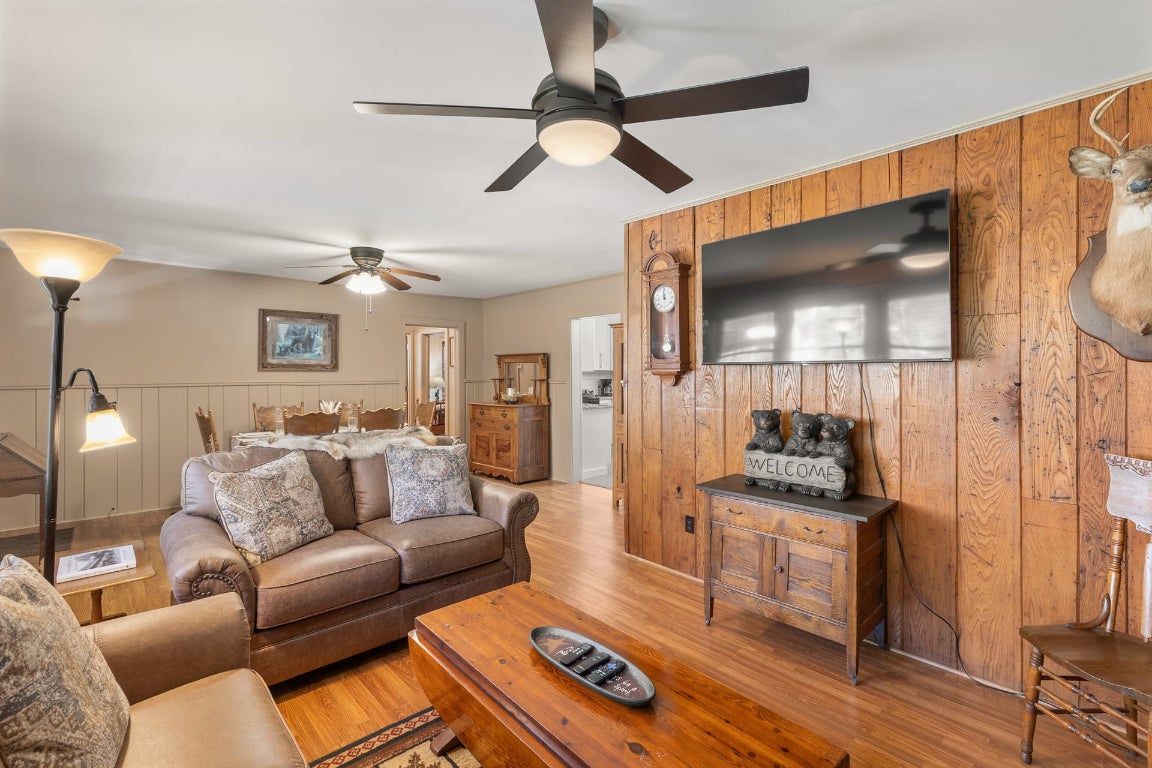 Highlands, North Carolina 28741, United States, 3 Bedrooms Bedrooms, ,2 BathroomsBathrooms,Residential,Active,238773