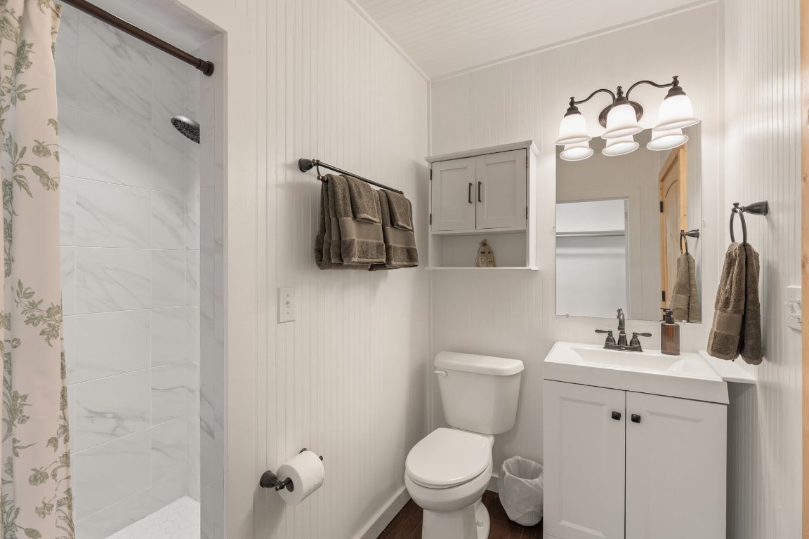 Highlands, North Carolina 28741, United States, 3 Bedrooms Bedrooms, ,2 BathroomsBathrooms,Residential,Active,238773