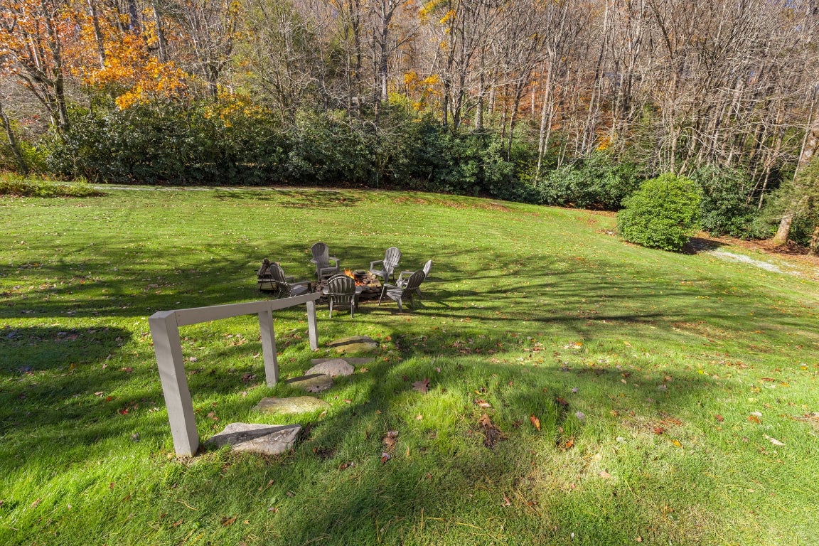 Highlands, North Carolina 28741, United States, 3 Bedrooms Bedrooms, ,2 BathroomsBathrooms,Residential,Active,238773