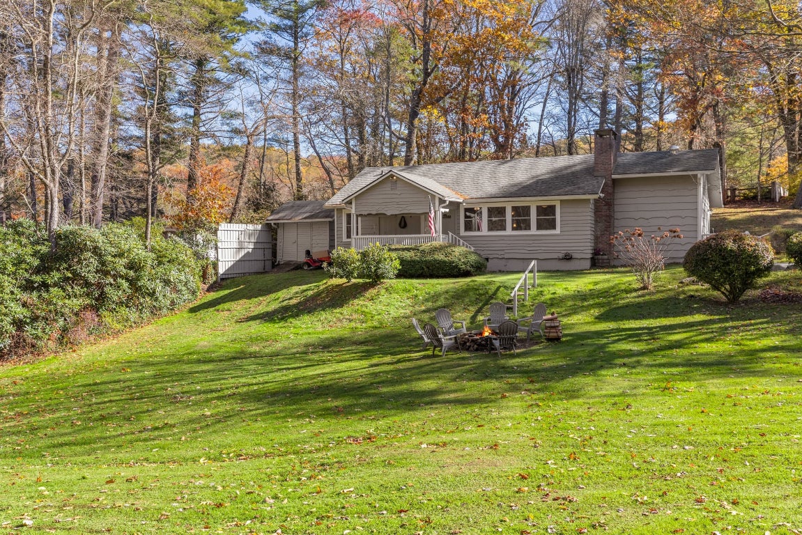 Highlands, North Carolina 28741, United States, 3 Bedrooms Bedrooms, ,2 BathroomsBathrooms,Residential,Active,238773