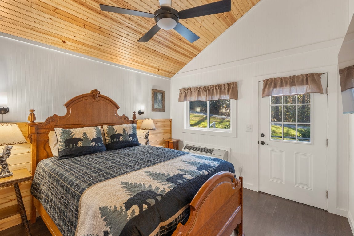 Highlands, North Carolina 28741, United States, 3 Bedrooms Bedrooms, ,2 BathroomsBathrooms,Residential,Active,238773