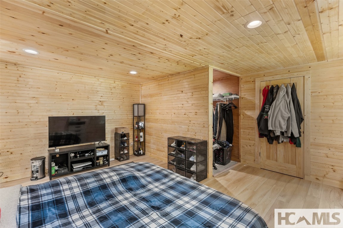 Cullowhee, North Carolina 28723, United States, 3 Bedrooms Bedrooms, ,3 BathroomsBathrooms,Residential,Active,189518