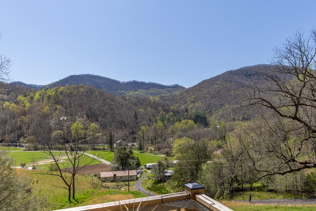 Cullowhee, North Carolina 28723, United States, 3 Bedrooms Bedrooms, ,3 BathroomsBathrooms,Residential,Active,189518