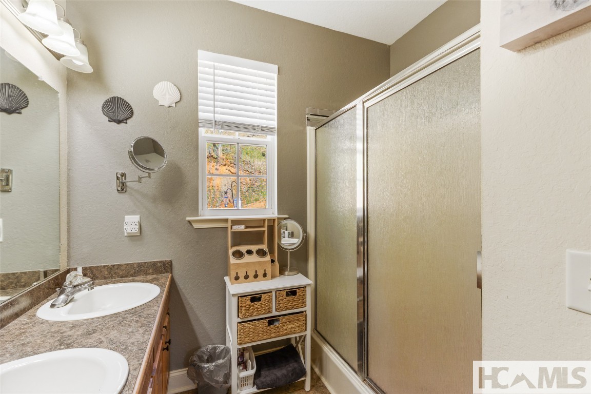 Cullowhee, North Carolina 28723, United States, 3 Bedrooms Bedrooms, ,3 BathroomsBathrooms,Residential,Active,189518