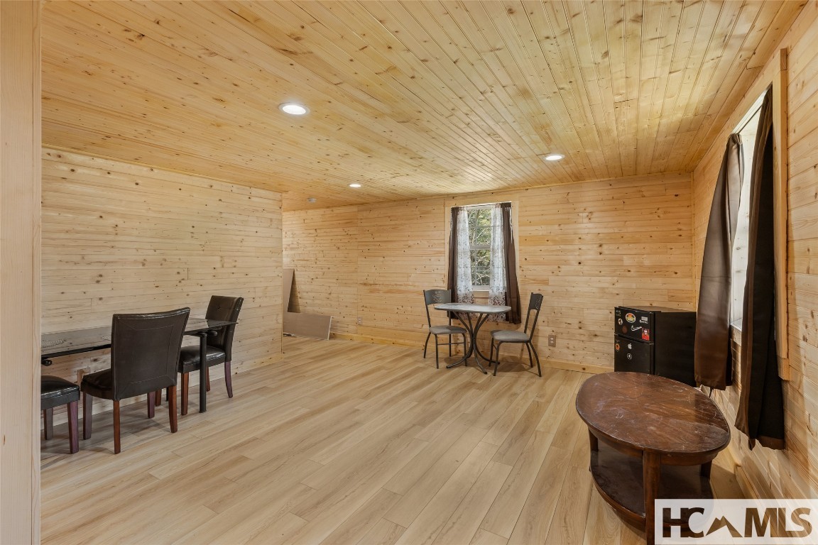 Cullowhee, North Carolina 28723, United States, 3 Bedrooms Bedrooms, ,3 BathroomsBathrooms,Residential,Active,189518