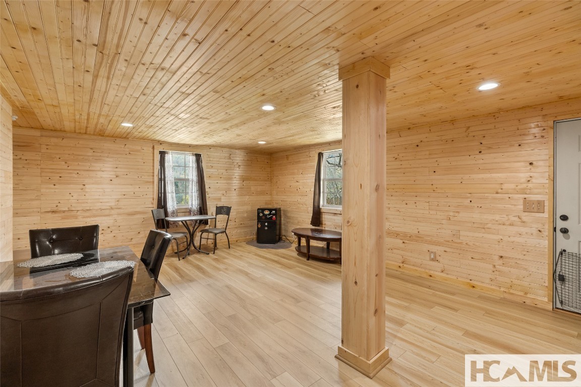 Cullowhee, North Carolina 28723, United States, 3 Bedrooms Bedrooms, ,3 BathroomsBathrooms,Residential,Active,189518