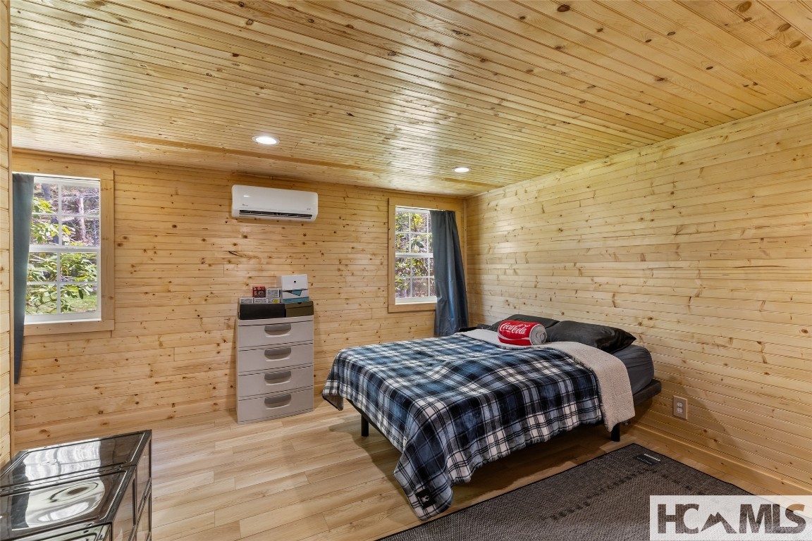 Cullowhee, North Carolina 28723, United States, 3 Bedrooms Bedrooms, ,3 BathroomsBathrooms,Residential,Active,189518