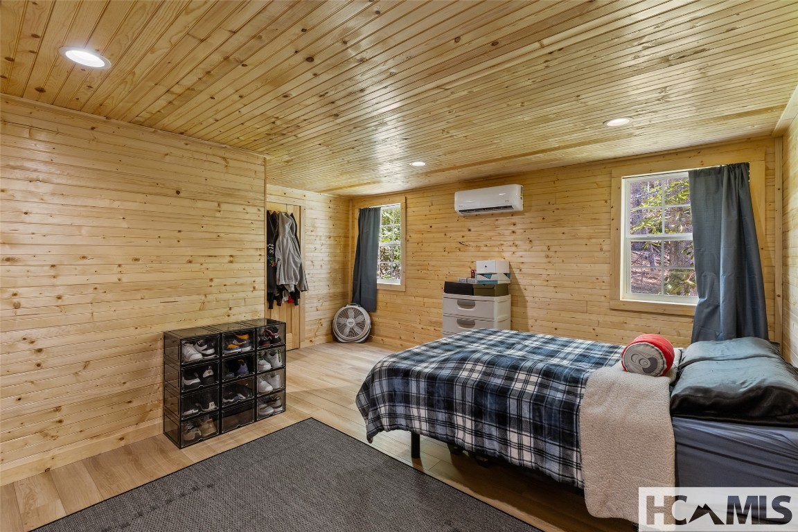 Cullowhee, North Carolina 28723, United States, 3 Bedrooms Bedrooms, ,3 BathroomsBathrooms,Residential,Active,189518