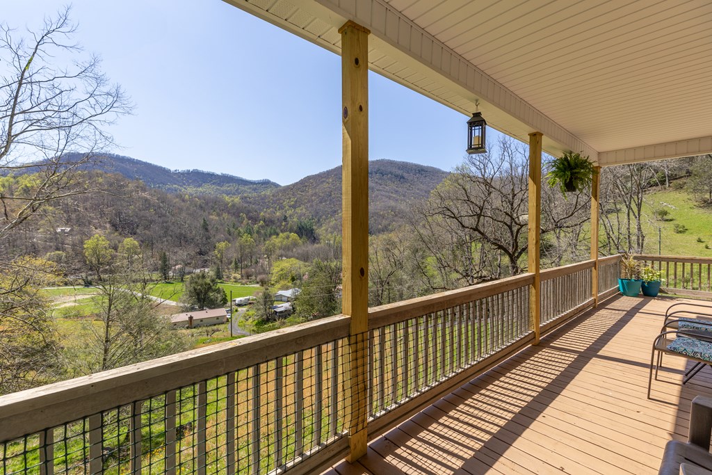 Cullowhee, North Carolina 28723, United States, 3 Bedrooms Bedrooms, ,3 BathroomsBathrooms,Residential,Active,189518