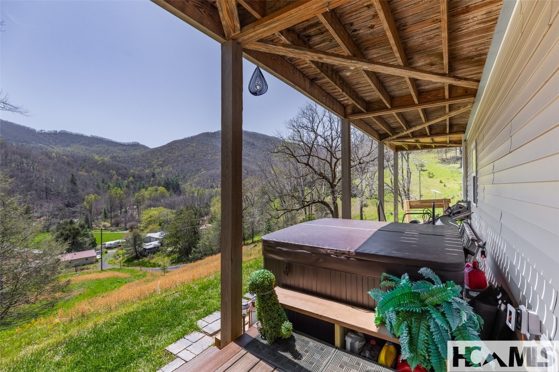 Cullowhee, North Carolina 28723, United States, 3 Bedrooms Bedrooms, ,3 BathroomsBathrooms,Residential,Active,189518