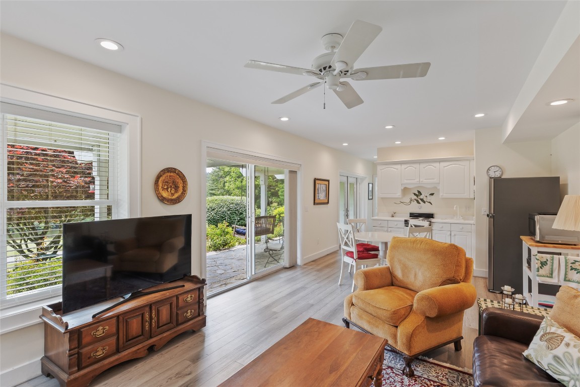 Highlands, North Carolina 28741, United States, 3 Bedrooms Bedrooms, ,4 BathroomsBathrooms,Residential,Active,143976