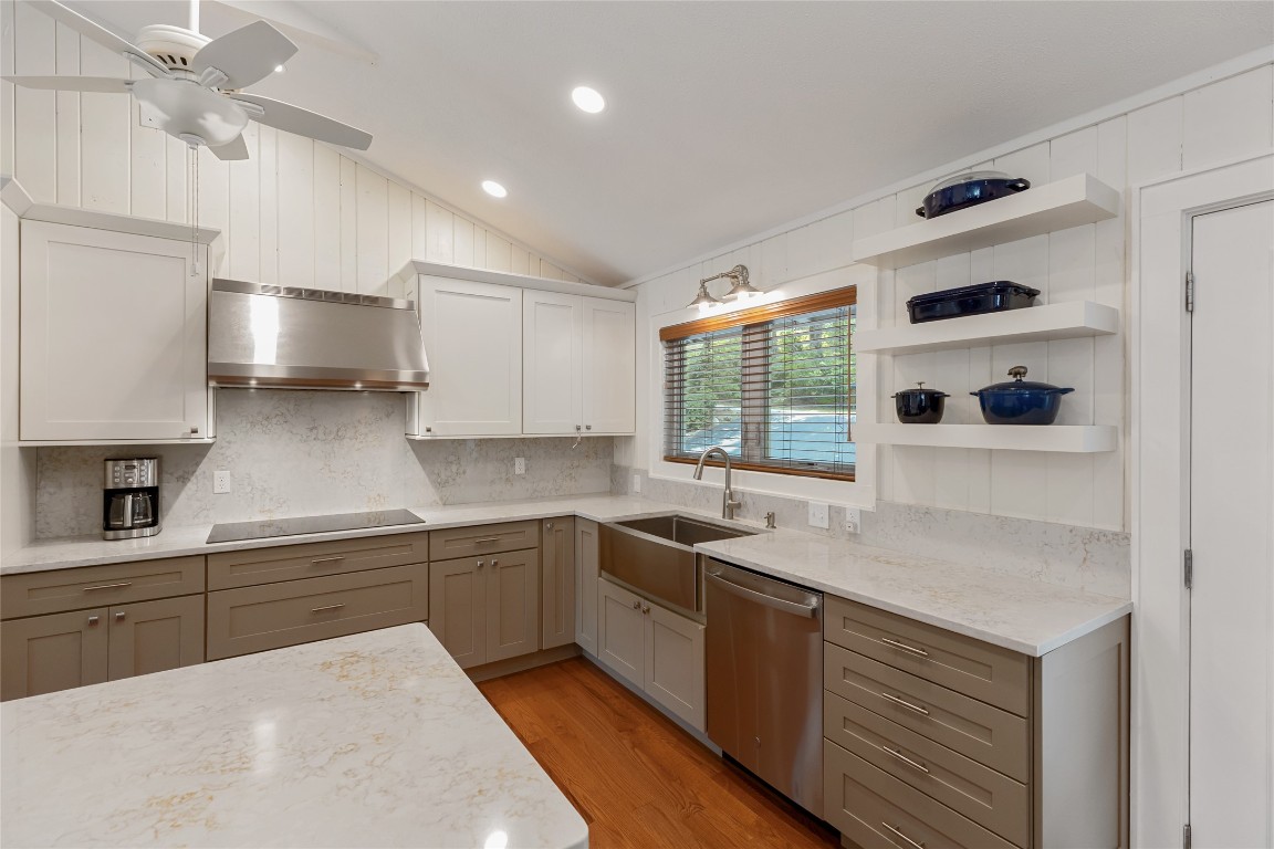 Highlands, North Carolina 28741, United States, 3 Bedrooms Bedrooms, ,4 BathroomsBathrooms,Residential,Active,143976