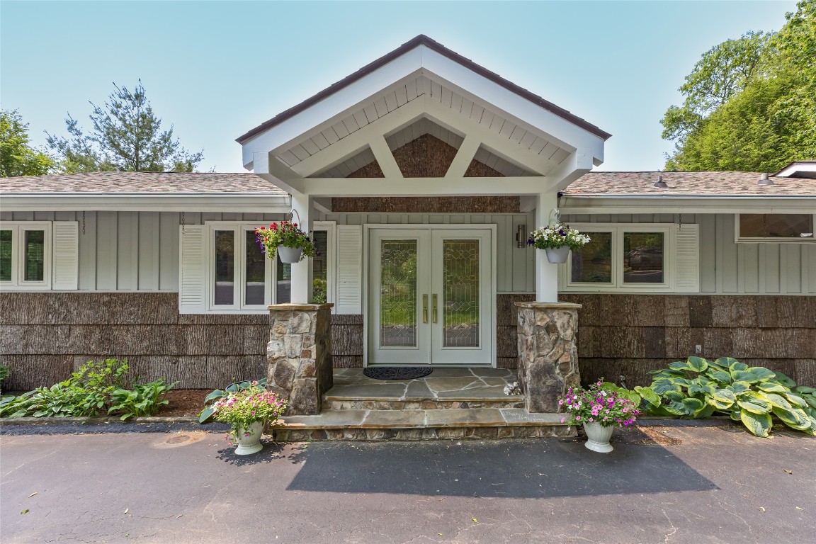 Highlands, North Carolina 28741, United States, 3 Bedrooms Bedrooms, ,4 BathroomsBathrooms,Residential,Active,143976