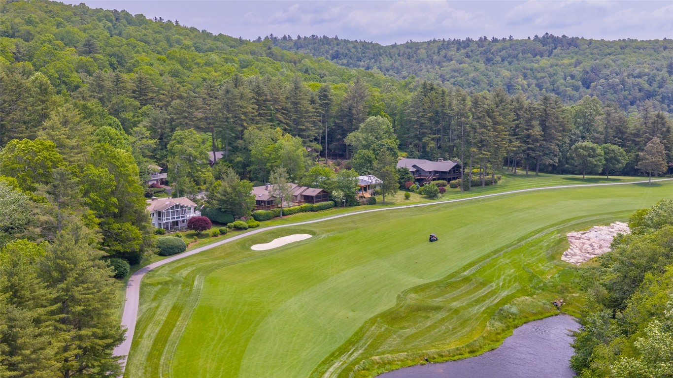 Highlands, North Carolina 28741, United States, 3 Bedrooms Bedrooms, ,4 BathroomsBathrooms,Residential,Active,143976