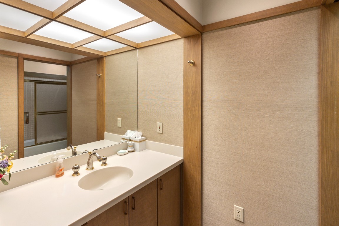 Highlands, North Carolina 28741, United States, 4 Bedrooms Bedrooms, ,5 BathroomsBathrooms,Residential,Active,193050