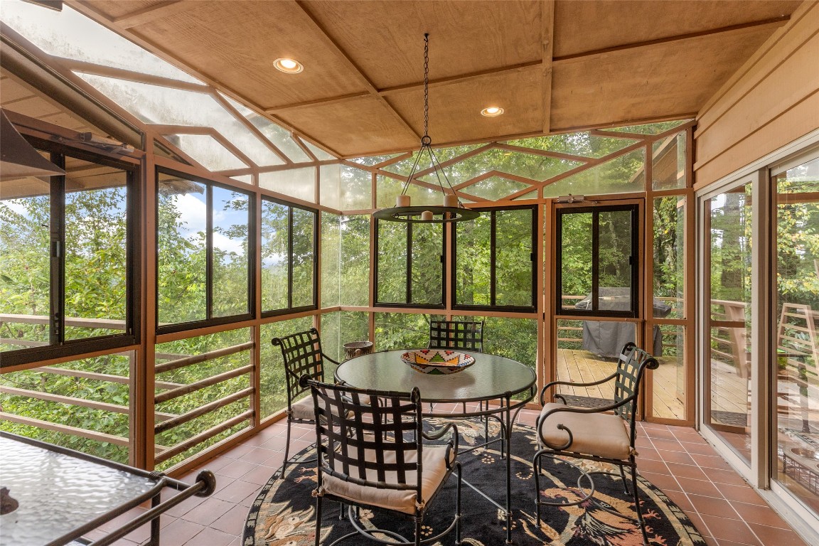 Highlands, North Carolina 28741, United States, 4 Bedrooms Bedrooms, ,5 BathroomsBathrooms,Residential,Active,193050