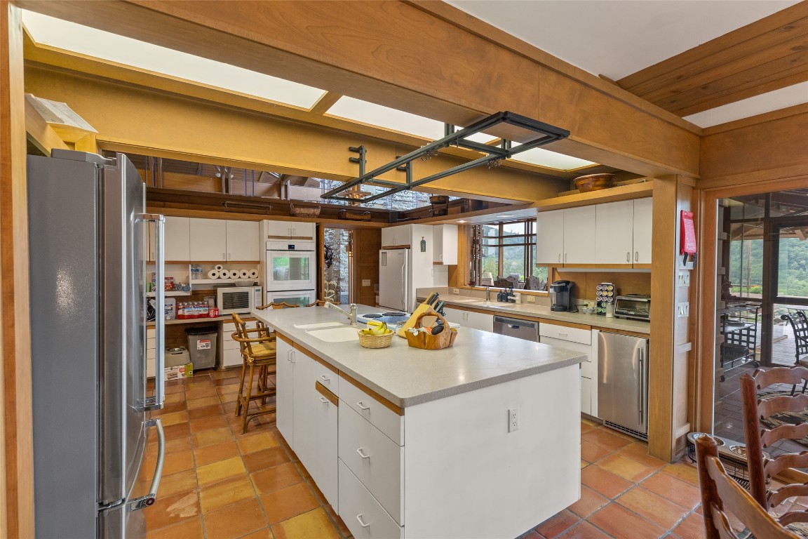 Highlands, North Carolina 28741, United States, 4 Bedrooms Bedrooms, ,5 BathroomsBathrooms,Residential,Active,193050