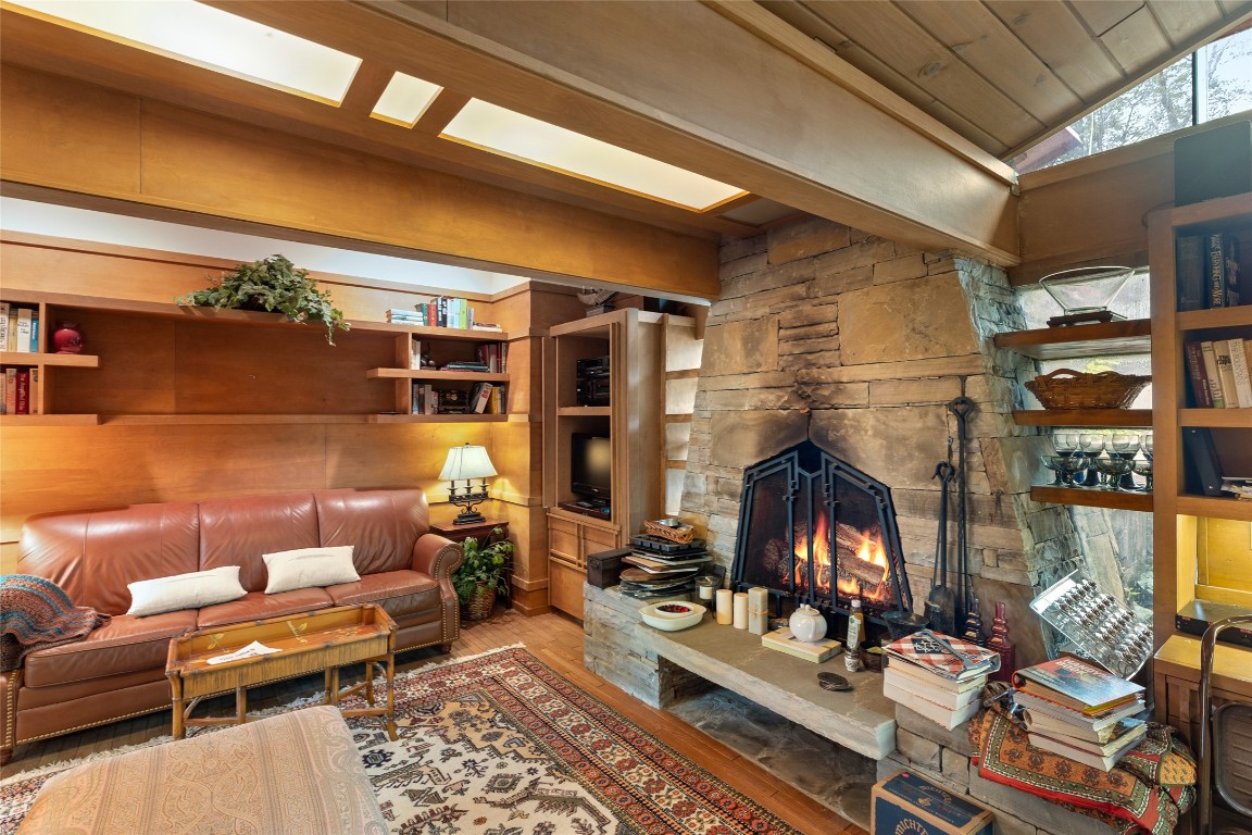 Highlands, North Carolina 28741, United States, 4 Bedrooms Bedrooms, ,5 BathroomsBathrooms,Residential,Active,193050