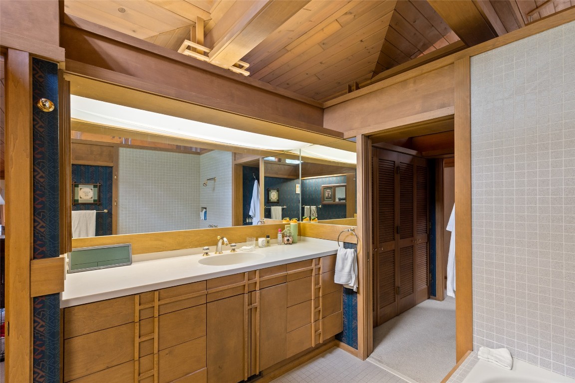 Highlands, North Carolina 28741, United States, 4 Bedrooms Bedrooms, ,5 BathroomsBathrooms,Residential,Active,193050