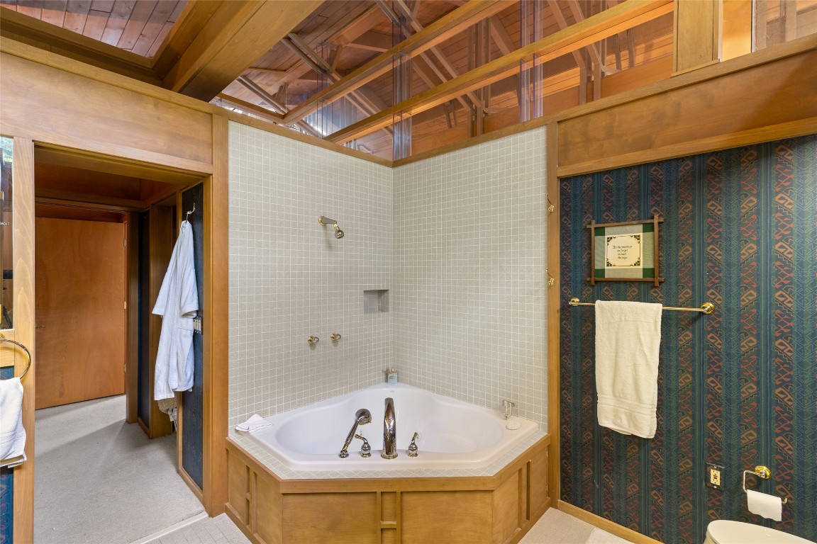 Highlands, North Carolina 28741, United States, 4 Bedrooms Bedrooms, ,5 BathroomsBathrooms,Residential,Active,193050