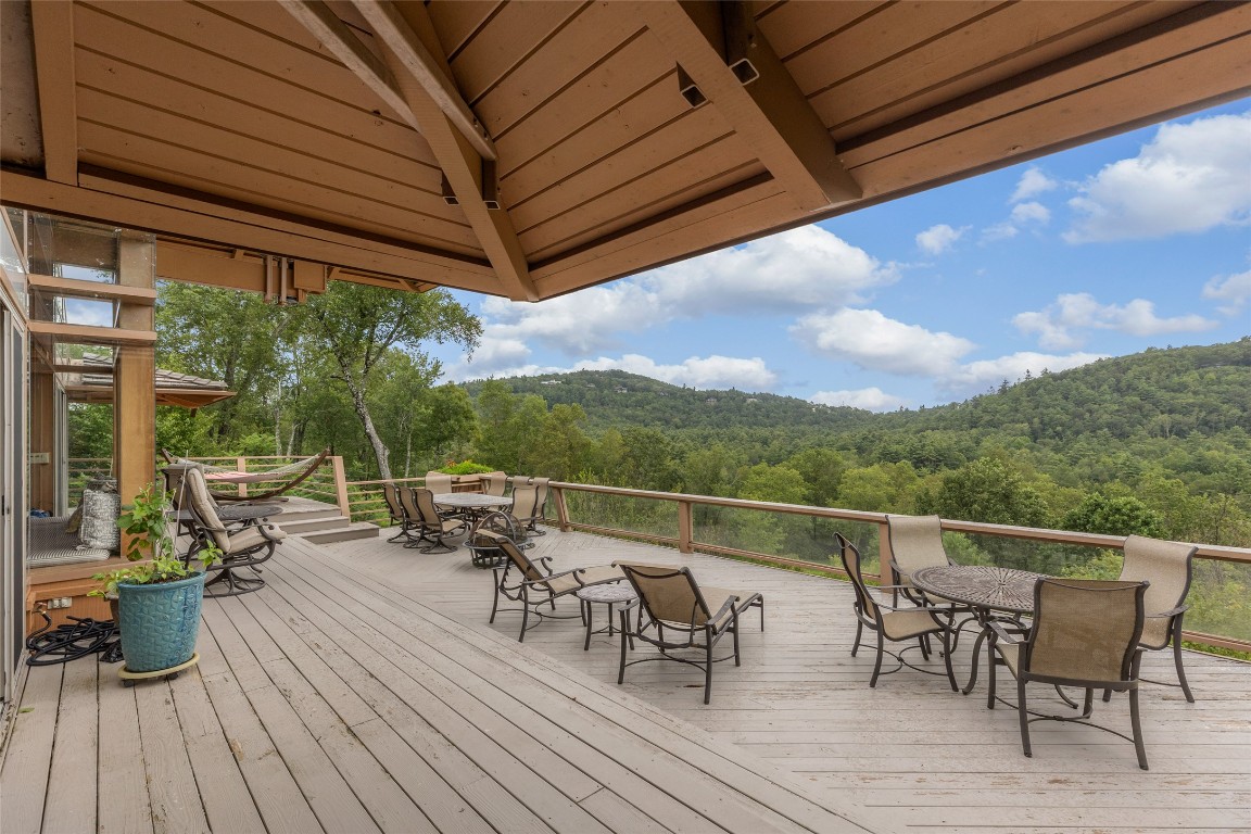 Highlands, North Carolina 28741, United States, 4 Bedrooms Bedrooms, ,5 BathroomsBathrooms,Residential,Active,193050