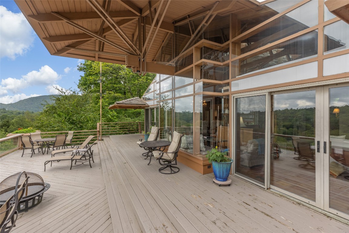 Highlands, North Carolina 28741, United States, 4 Bedrooms Bedrooms, ,5 BathroomsBathrooms,Residential,Active,193050